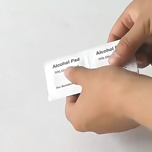 Alcohol Pads 75% Ethyl Alcohol 100pcs Box 6x6cm Untuk Pembersihan Kulit Sebelum Injeksi Insulin Syringe Pen Needles Lancet Steril Dan Antibakteria