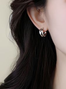 Elegant Versatile Womens Earrings Luxury Feelings New 2025 Fashion Hoop Earrings Stylish Accessory for All Occasions