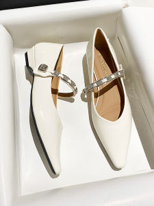 รองเท้าส้นเตี้ย Mary Janes สไตล์เกาหลีสำหรับผู้หญิง 2025 รองเท้าส้นเตี้ยทรงหัวเหลี่ยมพื้นนุ่มประดับเพชร รองเท้าแฟชั่นฤดูใบไม้ร่วง