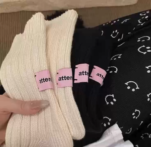 "Winter laziness" is hidden in the love of this pink label thick knitted dopamine pile socks~