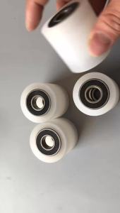 ลูกรอกแบริ่งไนล่อนคู่มือประตูบานเลื่อนลูกกลิ้งสายพานลำเลียงลูกกลิ้งล้อสวมทนตำแหน่งติดตามล้อ