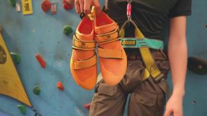 New Mens Climbing Shoes Indoor and Outdoor Climbing Training Shoes High quality Non slip Rubber Baotou Safety Training Shoes