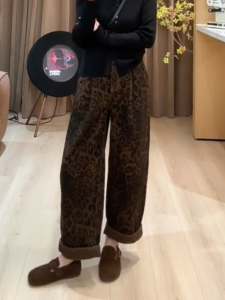 MANMI | Quần Tây Rộng Dáng Thẳng Cao Cấp In Đổ Leopard Phong Cách Retro