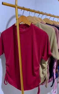 Valen Knit Top Crop serut Samping kiri & kanan bawah lancip versi lengan pendek