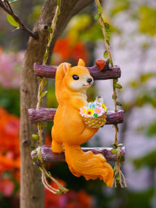 Creative Squirrel Climbing Ladder Garden Courtyard Wall Hanging Balcony Pipe Flower Pot Decorative Ornaments Cartoon Style Resin Crafts
