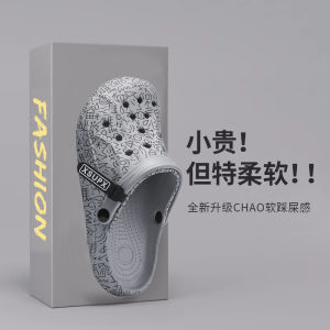 Mens Summer Anti-Slip Thick Bottom Operative Room Slippers Breathable Hole Design Slip-On Sandals for Beach And Indoor Use