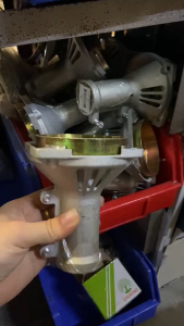 จัดส่ง 24 ชั่วโมง 411 กกหาง พร้อมถ้วยครัช เกรดพรีเมี่ยม กกเพลา ขนาด 28 มิล 9 ฟัน สำหรับเครื่องตัดหญ้า RB411 NB411 GX35