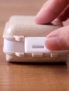 8 Grid Clamshell Design Medicine Tablet Pill Storage Organizer Heavy Duty Light Weight for Travel