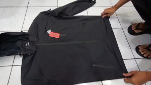 Jaket Outdoor Pria Wanita: Parasut Gunung Waterproof & Windproof