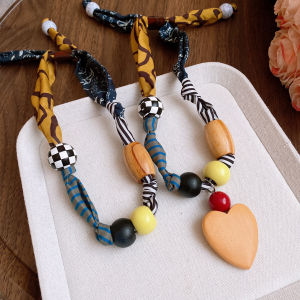 New Fabric Printed Choker Necklace for Women Acrylic Wood Bead Heart-shaped Pendant Necklace Ethnic Style Charm Jewelry Gift M