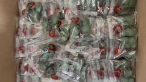 เหยื่อกำจัดหนู (ยกโหล 12 ซอง) เหยื่อสำเร็จรูปกำจัดหนู บรรจุซองละ 6 เม็ด โบรมาดิโอโลน เหยื่อหนู ขนมหนู