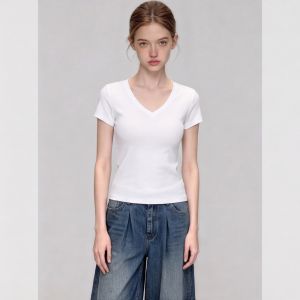 DVDK | V-Neck Flattering Fitting Short Sleeve Top