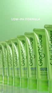 Top Seller 3 IN 1 GLYCOLIC ACID FACIAL WASH 100g | Bright & Oil Control | Multi-Active Gel Cleanser | Remove Excess Oil Refine Pores | Nourish & Protect the Skin Barrier | Brightens and Evens Out Skin Tone | Gently Purifies Pores Smooths Roush Texture.