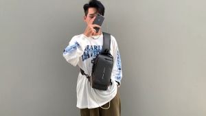 ยอดขายอันดับ1 กระเป๋าคาดอก เป๋าสะพายชาย แมสเซนเจอร์ คาดอกกระเป๋ากีฬา พอร์ตชาร์จ USB กระเป๋าใส่มอเตอร์ ฮอตฮิต กระเป๋าสะพาย น้ำหนัก รหัสผ่าน กระเป๋าคาดเอว