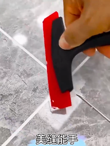 มีดปาดกาวยาแนวกระเบื้อง ขนาด17*13.5*3ซม. วัดสุพลาสติก ABS หนา5มม. สีดำ-แดง พลาสติกเหนียว ทนทาน จับถนัดมือ /มีสต็อคในไทย-พร้อมจำหน่ายทันที