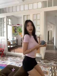 ❣Fortunee ❣ เสื้อยืดแขนสั้นสีชมพู-ม่วง ยืดหยุ่น เข้ารูป สไตล์เซ็กซี่หวานๆไหล่ตรง แมตช์ง่าย