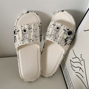 รองเท้าแตะพื้นนิ่มน้ำหนักเบาใส่อยู่บ้านลายเส้นเล็กรองเท้าแตะใส่อาบน้ำ EVA กันเหม็นกันลื่นกราฟฟิตีมีสไตล์เฉพาะตัวใส่ช่วงฤดูร้อนสำหรับนักเรียนหญิง