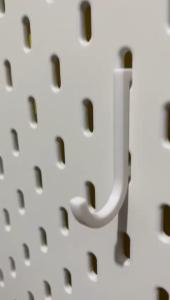 J Hook Pegboard – Gantungan Pengait Serbaguna untuk Dinding Display Alat dan Aksesori