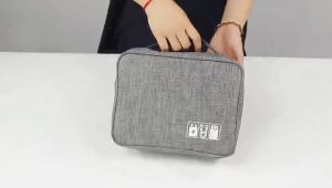 กระเป๋าเสริมจมูก เสริมจมูก กระเป๋าเก็บอุปกรณ์มือถือ สายชาร์จ หัวชาร์จ อะแดปเตอร์ ฮาร์ดดิสก์ แบตสำรอง หูฟัง ขนาดสมุด ถูกชนกระจายใหม่ ลดเลือนราคา