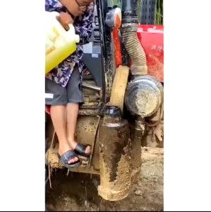 Phễu Rót Thông Minh Đa Năng – Vòi Chiết Co Giãn Rót Gọn Gàng Không Tràn Gắn Vừa Mọi Loại Can Nhựa