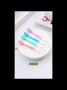 แปรงสีฟันแบบใช้แล้วทิ้งพร้อมเม็ดบีดแตก 4-in-1 แปรงสีฟันขนาดเล็กสำหรับการเดินทาง แปรงสีฟันแบบใช้แล้วทิ้งสำหรับการเดินทางเพื่อธุรกิจ การดูแลช่องปากที่สะดวกสบาย