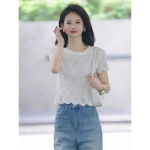 WANGGONGZHU | เสื้อเชิ้ตแขนสั้นผู้หญิงทรงหลวมสไตล์เกาหลีฤดูร้อนปี 2025 ทรงหลวมไม่สมมาตร เสื้อเชิ้ตคอตั้งลายดอกไม้แบบทันสมัย ​​เสื้อเชิ้ตทรงเข้ารูป