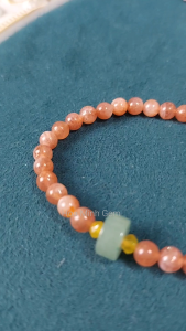 Vòng tay đá Mặt Trời Sunstone size 5.5 li phối viên bánh xe Aventurine thời trang cho mệnh Hỏa Thổ | Hoa Minh Gem