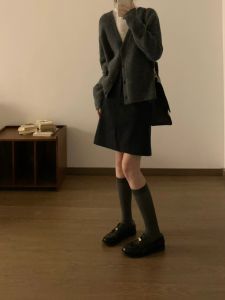 กระโปรงทรงเอผ้ากำมะหยี่สีดำสไตล์ฝรั่งเศสย้อนยุคสำหรับผู้หญิง ฤดูใบไม้ร่วง/ฤดูหนาว สไตล์คลาสสิก เหมาะกับทุกโอกาส กระโปรงทรงเอเอวสูง