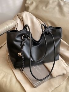 กระเป๋าสะพายไหล่ทรงสี่เหลี่ยมขนาดใหญ่แบบลำลองสำหรับผู้หญิง กระเป๋าถือทรงสี่เหลี่ยมด้านเท่าแบบลำลองสำหรับเดินทางไปทำงานในฤดูใบไม้ร่วงและฤดูหนาว