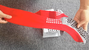 ถุงเท้าฟุตบอล กันลื่น ยาว ถุงเท้าฟุตบอลยาวถึงเข่าผู้ชาย 1 คู่ ยืดหยุ่นดี มีกันลื่น เหนียว คุณภาพดี จัดส่งรวดเร็ว