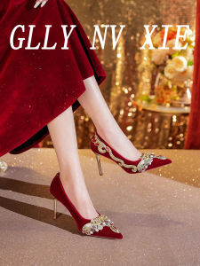 รองเท้าแต่งงานสีแดงสไตล์จีน ทรงหัวแหลม ด้านบนปักลาย ด้านในเป็นหนังวัว รองเท้าส้นสูงสวมใส่สบาย สำหรับผู้หญิง