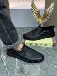 Tide King รองเท้าหนังชาย พื้นนิ่ม กันน้ำและไม่ลื่น สวมใส่สบาย แฟชั่นนักธุรกิจ รองเท้าใส่ทำงาน รองเท้าหนังพื้นนิ่มชาย