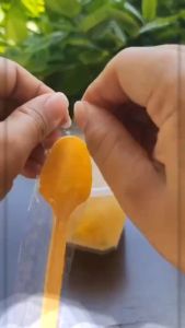 ช้อนขนมพลาสติกเล็กยาว 12.5 ซม. (ขนาดเล็ก) สีใส  สีเหลือง  สีชมพู  สีเขียวสีดำ ห่อฟิล์ม OPP แบบแพ๊คเดี่ยว จำนวน 100 ชิ้น