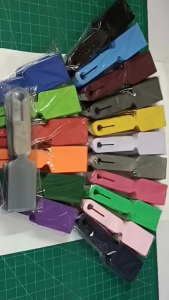 ป้ายแขวนกระเป๋าเดินทาง สายรัดกระเป๋า ป้ายพีวีซี ช่องใส่ป้ายชื่อ.มีหลายสีให้เลือก แพ็ค 15 ชิ้น ทัวร์เลือกใช้