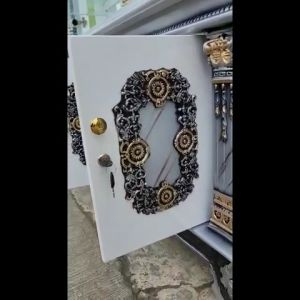 Pajangan Flamboyan Resin / Lemari Pajangan / Kabinet