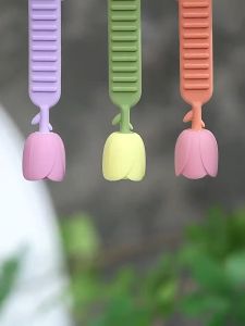 Alat Pengangkat Tutup Toilet Bentuk Bunga Bahan Silikon Warna Permen Anti Slip Untuk Kamar Mandi