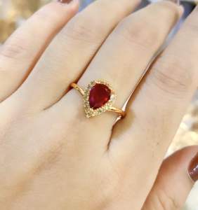 CINCIN EMAS DAHLIA PERMATA BATU MERAH GIOK TITANIUM ANTI LUNTUR