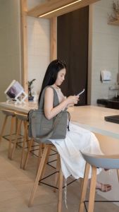 กระเป๋าสะพายข้าง กระเป๋าถือ สะพายไหล่ เนื้อนุ่ม ขนาดกลาง ผ้าโพลีเอสเตอร์ LOAF BAG KIDNAP ME.