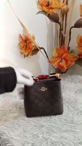 ผ้าป่า กระเป๋าสะพายข้าง COACH C7269 พื้นที่ MINI TOWN BUCKET BAG ของแท้ 💯% สำหรับชุดกระเป๋าที่ต้องการซื้อที่มีคุณภาพ