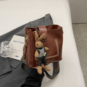 Retro Wide Strap Small Bucket Bag Crossbody Bag Fashionable Versatile High Quality Mini Bag PU Material Zipper Closure Casual Leisure