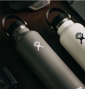 🇸🇬 Ready Stock 21oz 304 Stainless steel sports water bottle with narrow mouth Vacuum Insulated & Leak Proof/fashional thermal flask/Silicon Cup Holder
