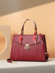 กระเป๋าสะพายไหล่ผู้หญิงสีแดง กระเป๋าสะพายข้างแบบถือได้สำหรับคุณแม่ กระเป๋าแต่งงานขนาดกลางสำหรับคุณยาย กระเป๋าสะพายข้างแบบเปิดด้วยซิป