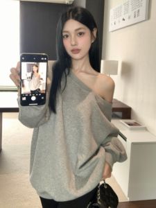 SUSHOUWANGE | Loose One-Shoulder Design Hoodie