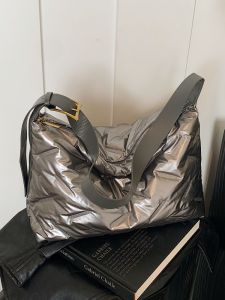 กระเป๋าสะพายข้างผ้าขนแกะแบบลำลองสำหรับผู้หญิง ความจุขนาดใหญ่ 2024 กระเป๋าสะพายข้างผ้าฝ้ายนุ่ม กระเป๋าแฟชั่นฤดูใบไม้ร่วง/ฤดูหนาว กระเป๋าสะพายข้างแบบอเนกประสงค์