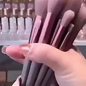 13PCS Green/Pink Makeup Brush Set With Soft Bristles For Easy Carrying Suitable For Beginners And Professional Makeup Artists