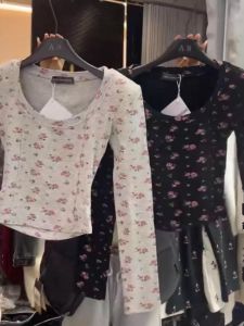 Áo Thun Tay Dài in Hoa Hai Mặt Phong Cách Cổ Chữ U Hở Lưng Màu Tương Phản Mùa Xuân Thu Cho Nữ