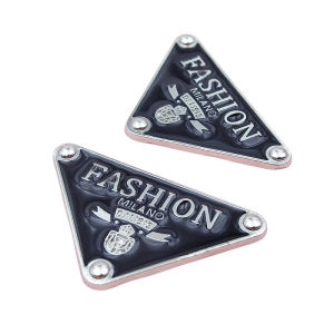 เข็มขัดหัวเข็มขัดโลหะผสมรูปสามเหลี่ยมสไตล์ย้อนยุคสำหรับรองเท้า DIY ตัวอักษรแฟชั่น ตกแต่งหน้ารองเท้า