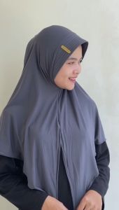 Jilbab Segitiga Haura & Hijab Instan Jersey Premium