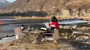 BỘ BÀN GHẾ GẤP GỌN DU LỊCH DÀNH CHO ĐẠI GIA ĐÌNH NHÓM BẠN GỒM 1 BÀN 4 GHẾ 1 TÚI ĐỰNG-HÀNG CÓ SẴN. KHUNG LÀM BẰNG HỢP KIM NHÔM CHỊU SỨC NẶNG TỚI 15OKG