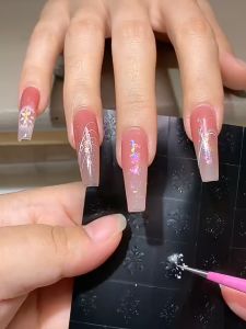 Small Pattern Nail Stickers A Must For Nail Art Solid Snow Design Nail Art Sticker Pop Nail Art 镂空雪花美甲贴纸喷绘模板圣诞雪花小图指甲饰品